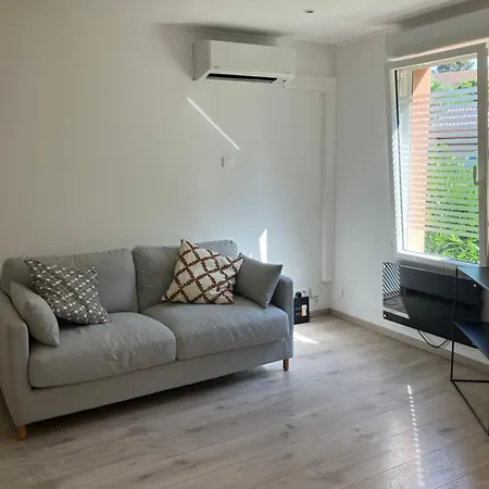 Corse F2 Bord De Appartement LʼÎle-Rousse